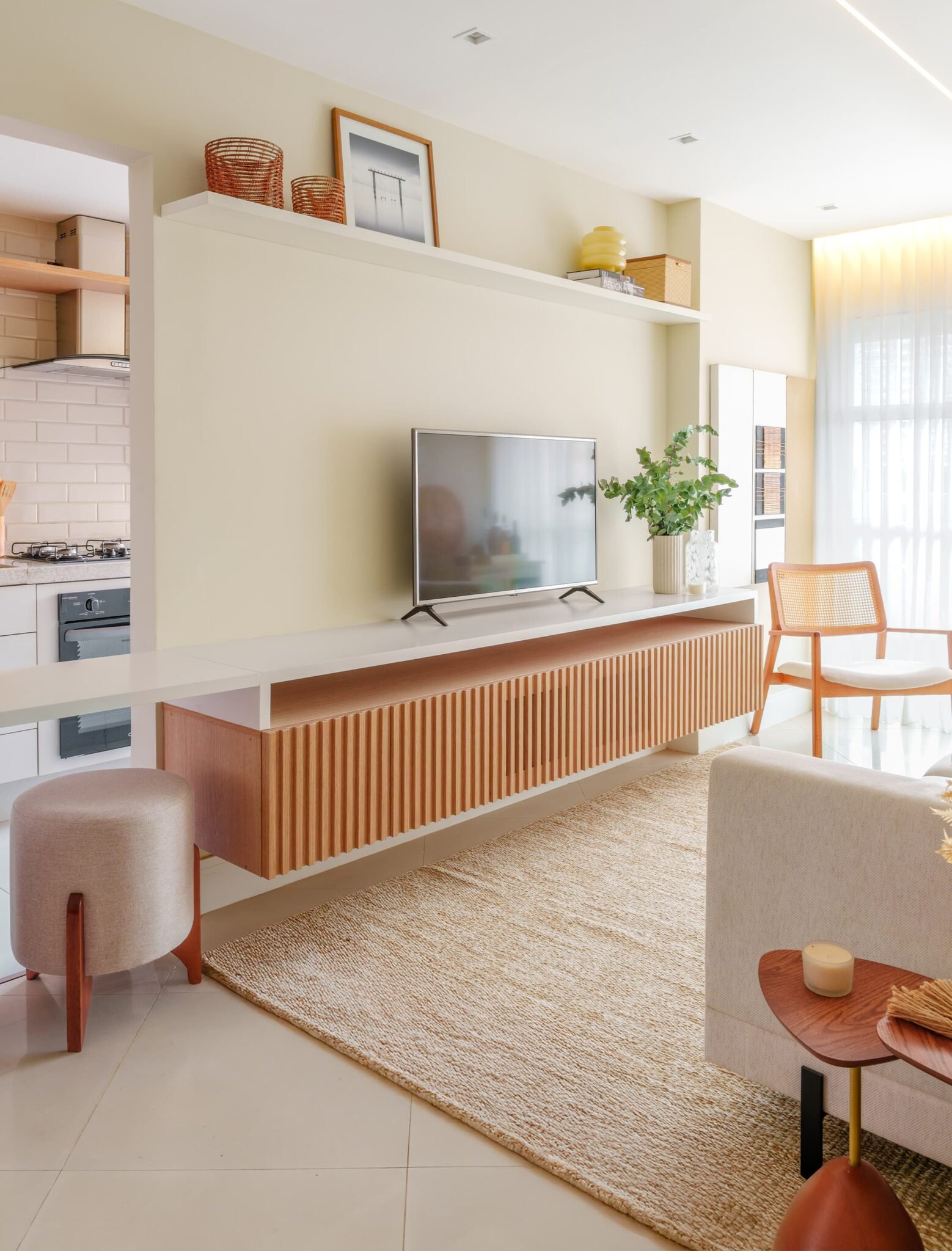 Sala com móveis planejados residenciais de alto padrão