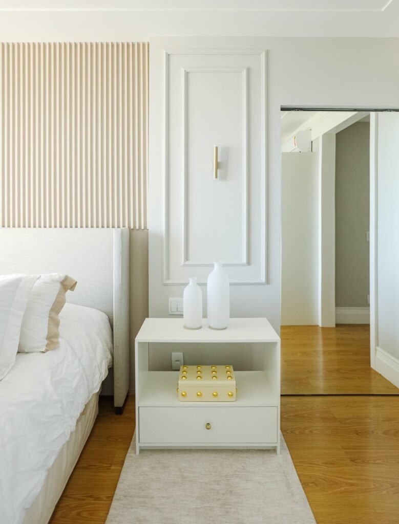 Quarto com marcenaria planejada de alto padrão