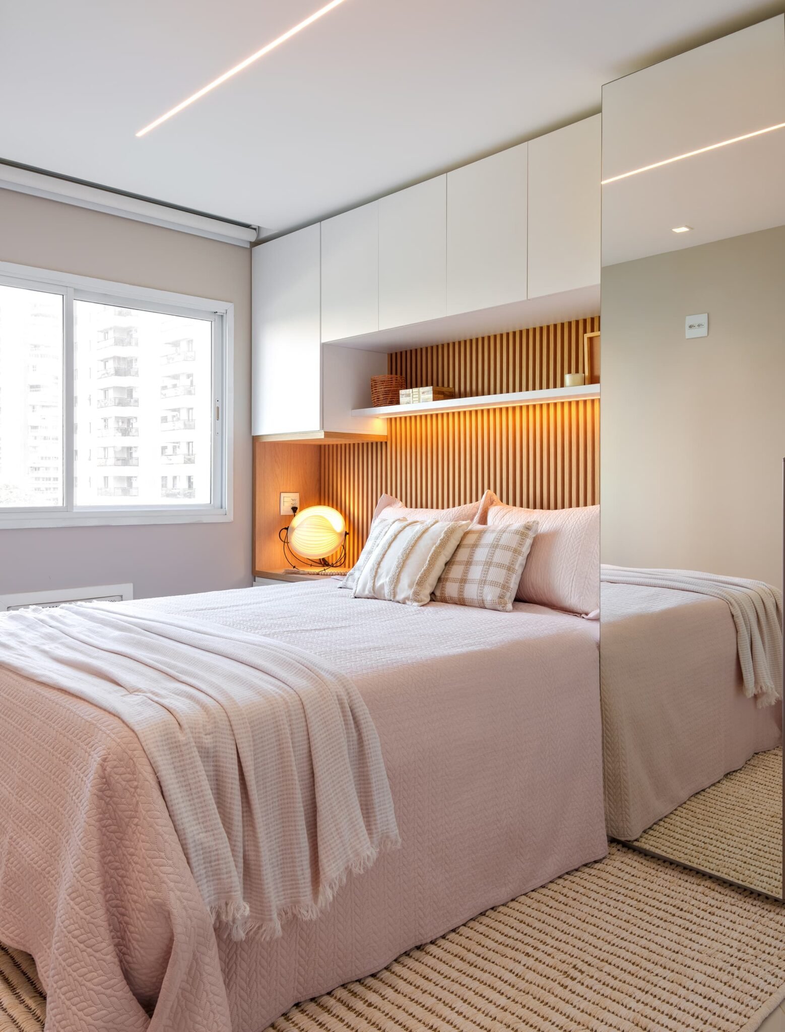 Quarto com móveis planejados residenciais